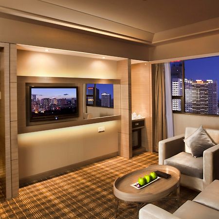 Grand Skylight Hotel Shenzhen: Business Zone Retreat with Perks Room photo