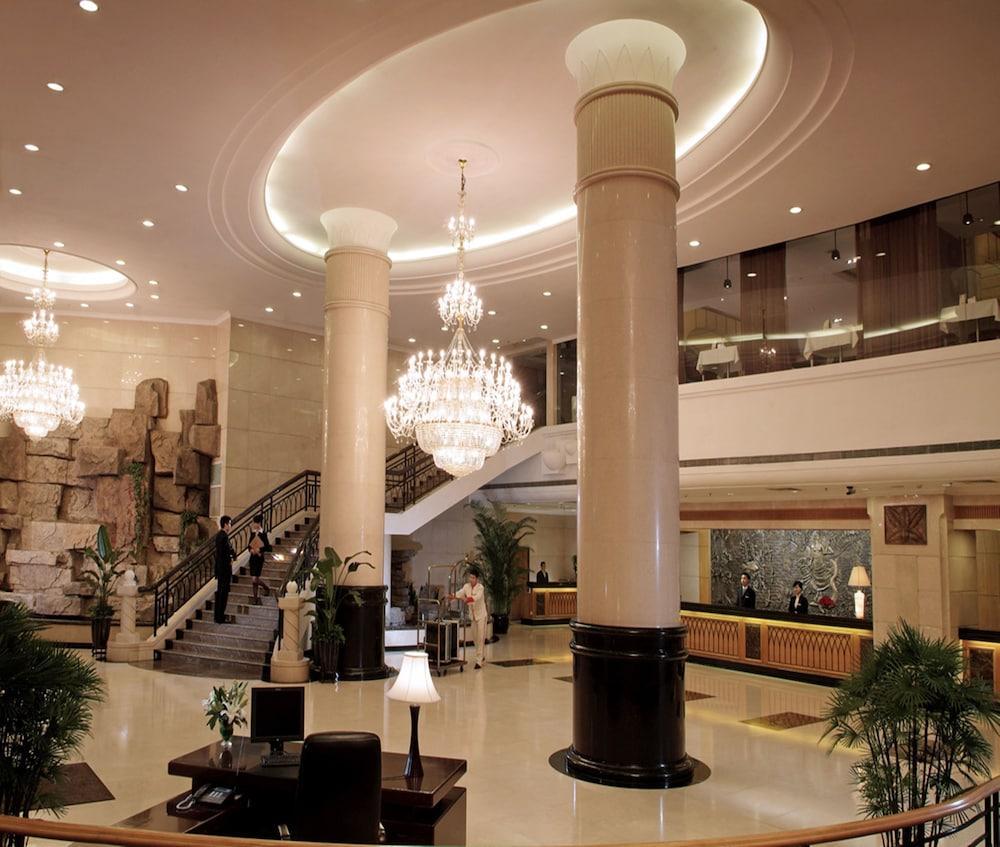 Grand Skylight Hotel Shenzhen: Business Zone Retreat with Perks Exterior photo
