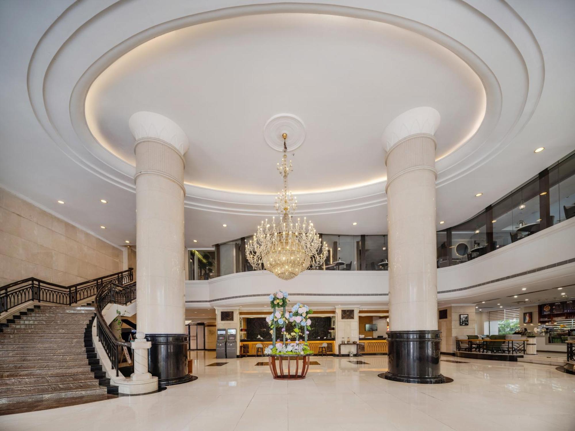 Grand Skylight Hotel Shenzhen: Business Zone Retreat with Perks Exterior photo