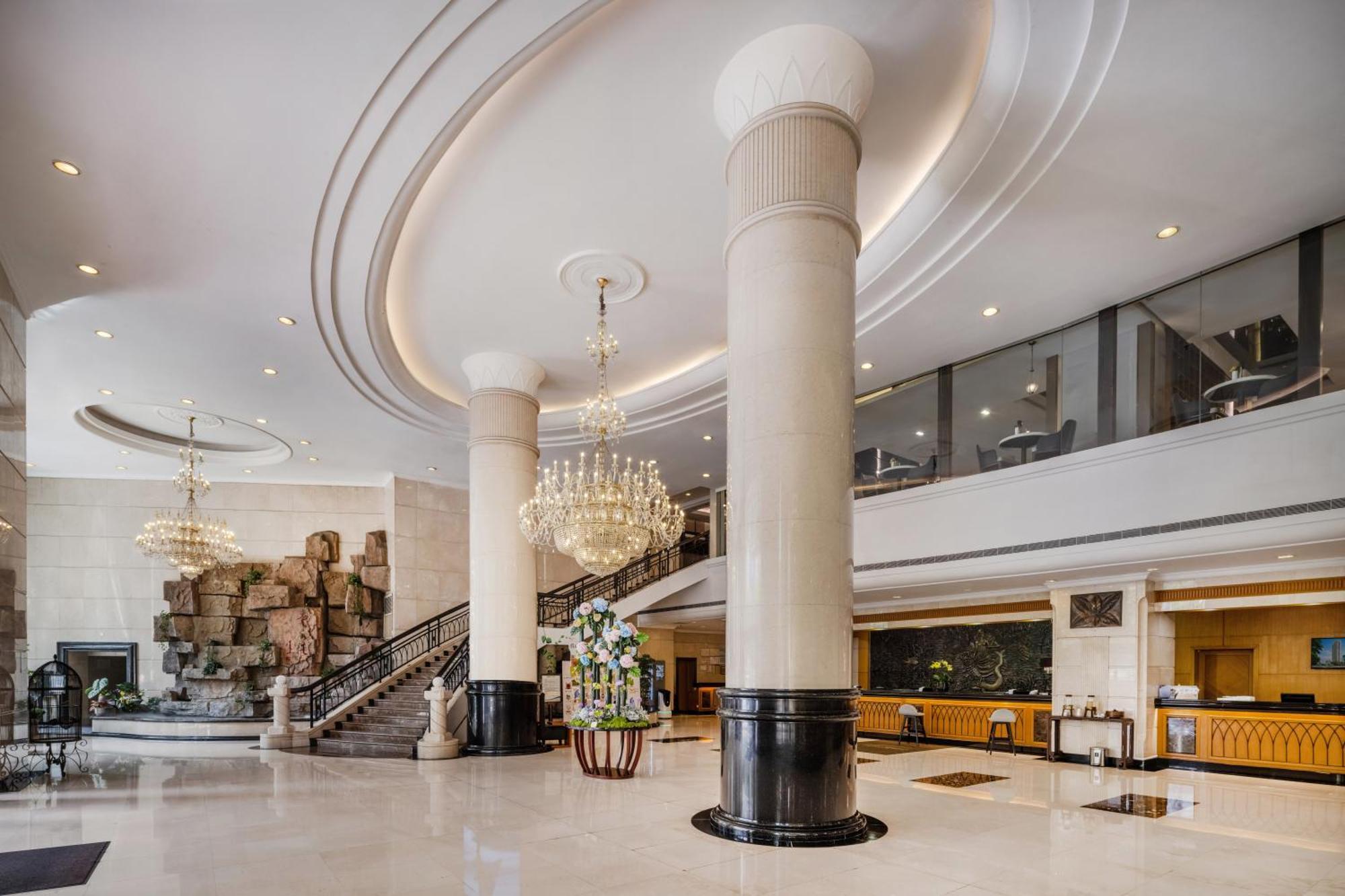 Grand Skylight Hotel Shenzhen: Business Zone Retreat with Perks Exterior photo