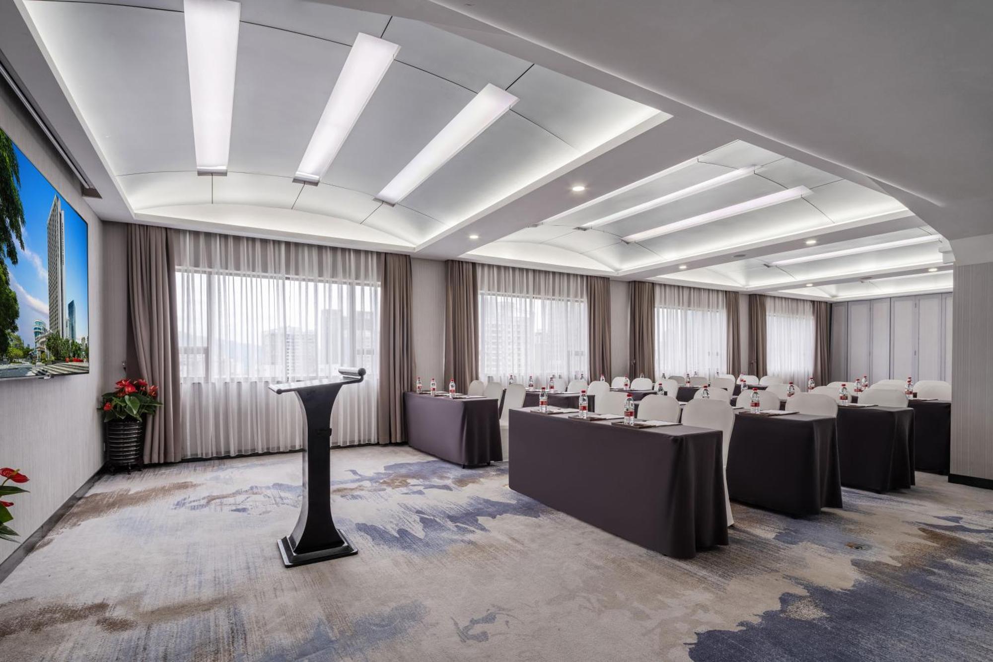 Grand Skylight Hotel Shenzhen: Business Zone Retreat with Perks Exterior photo