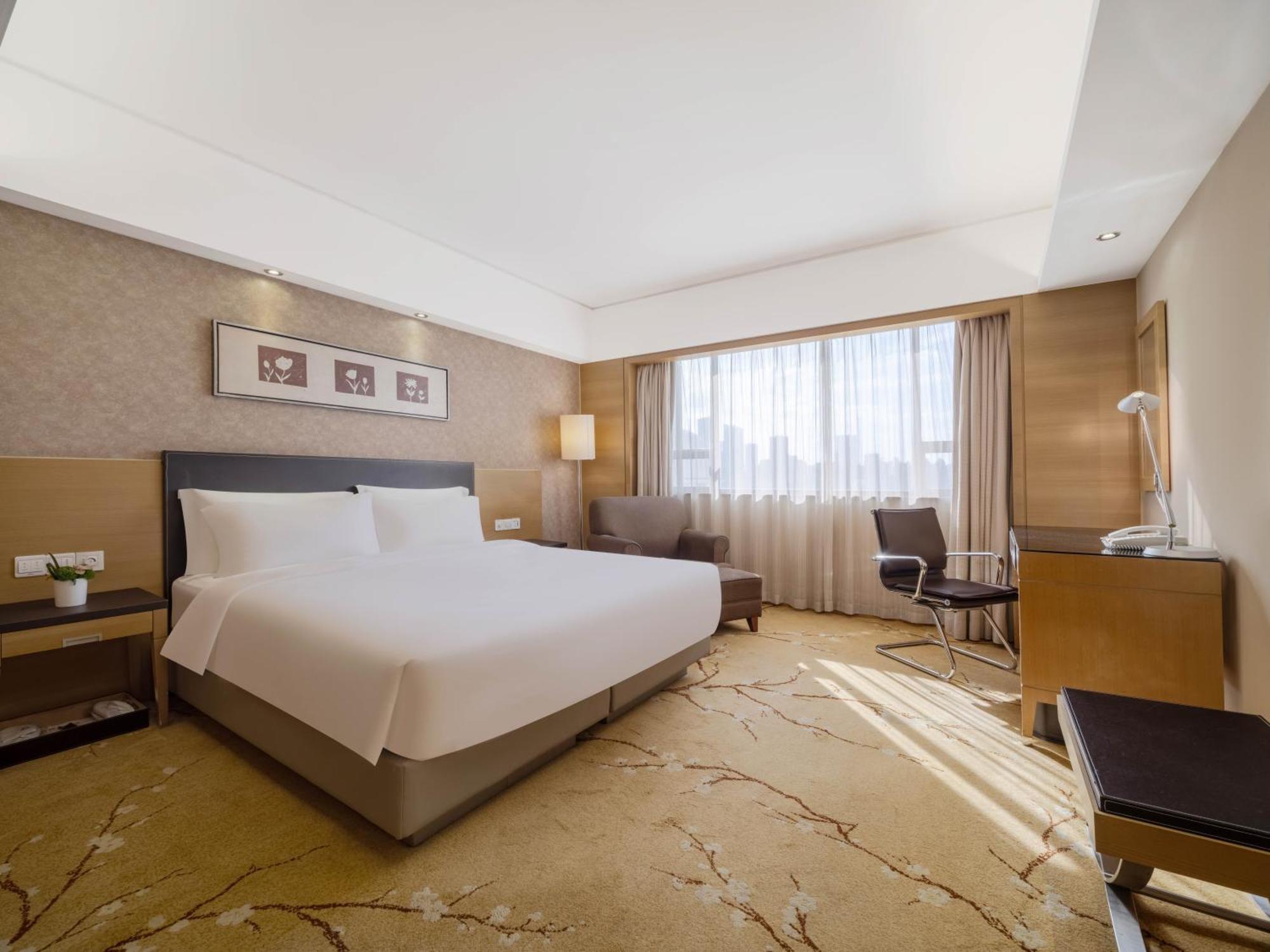 Grand Skylight Hotel Shenzhen: Business Zone Retreat with Perks Exterior photo