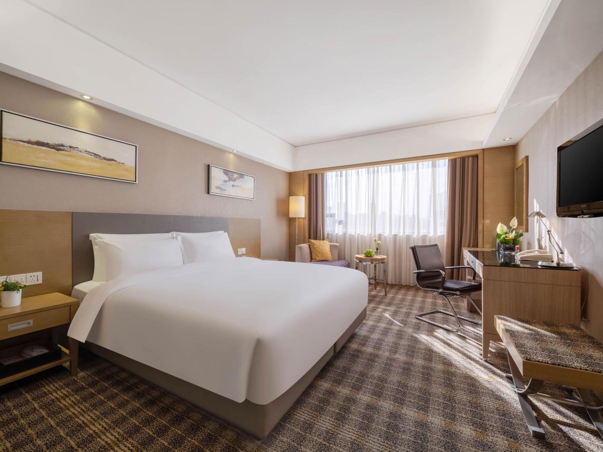 Grand Skylight Hotel Shenzhen: Business Zone Retreat with Perks Exterior photo