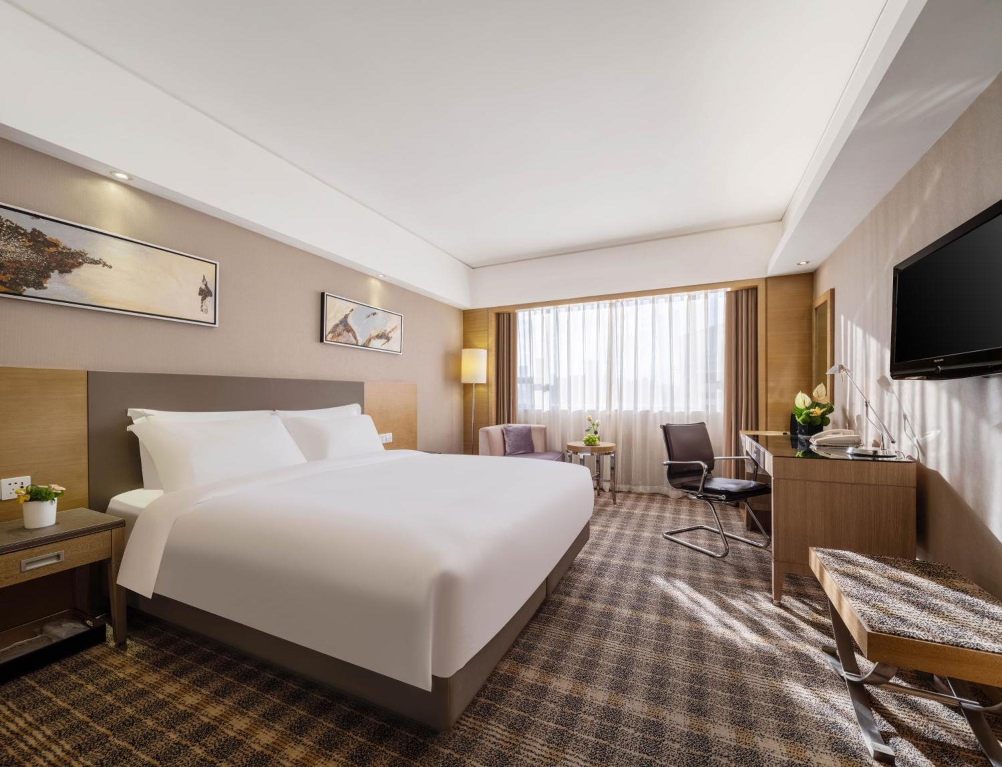 Grand Skylight Hotel Shenzhen: Business Zone Retreat with Perks Exterior photo