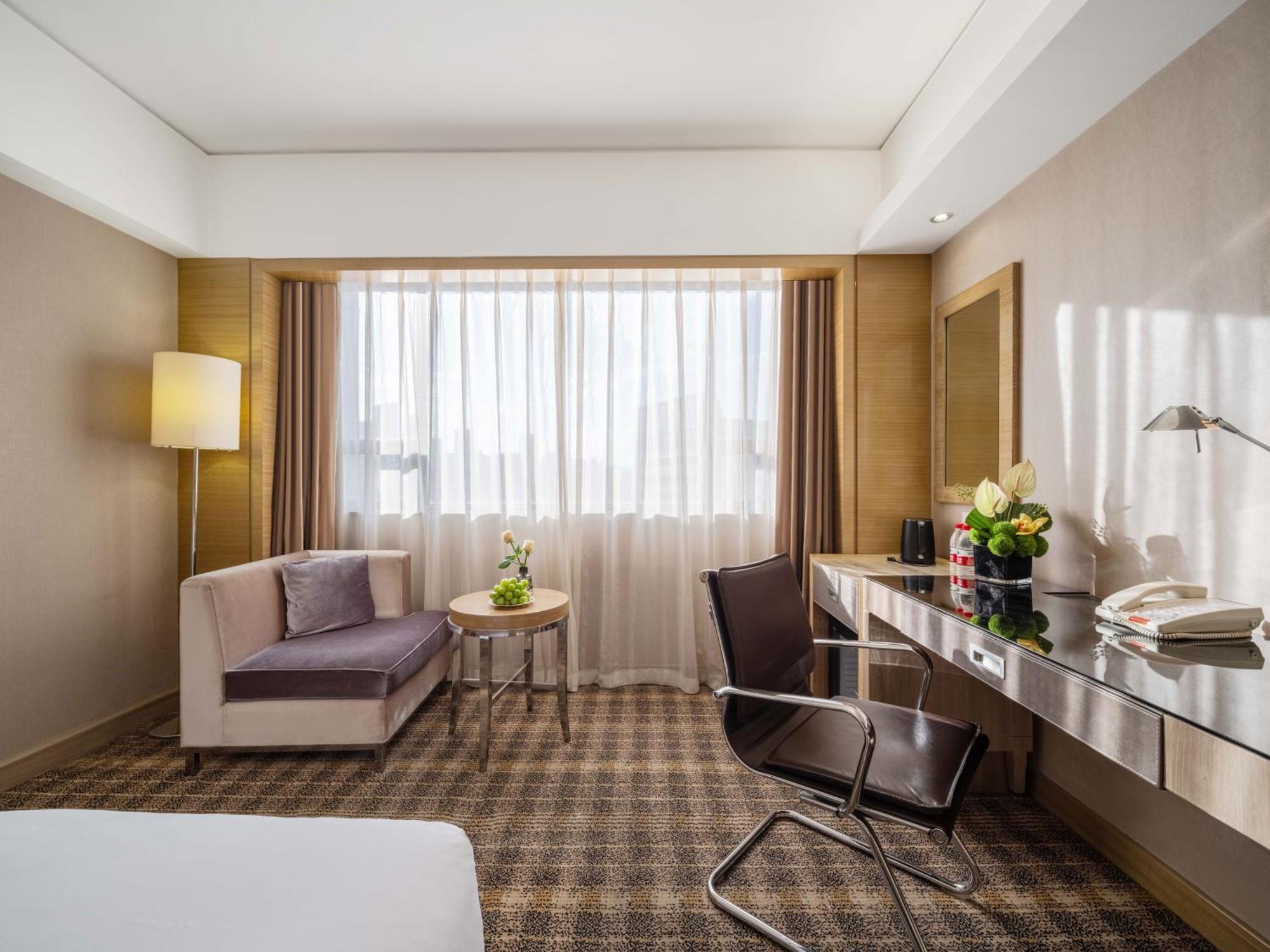 Grand Skylight Hotel Shenzhen: Business Zone Retreat with Perks Exterior photo