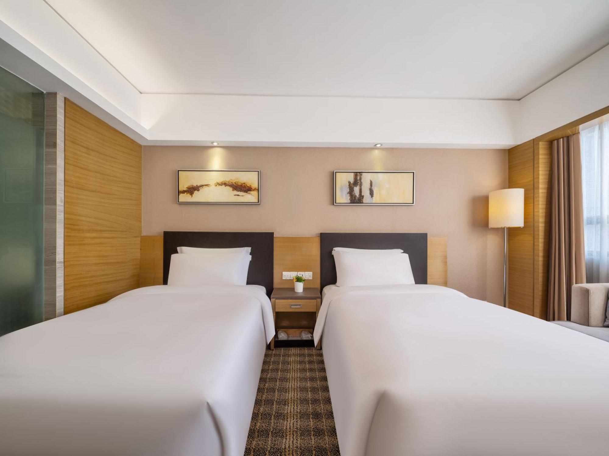 Grand Skylight Hotel Shenzhen: Business Zone Retreat with Perks Exterior photo