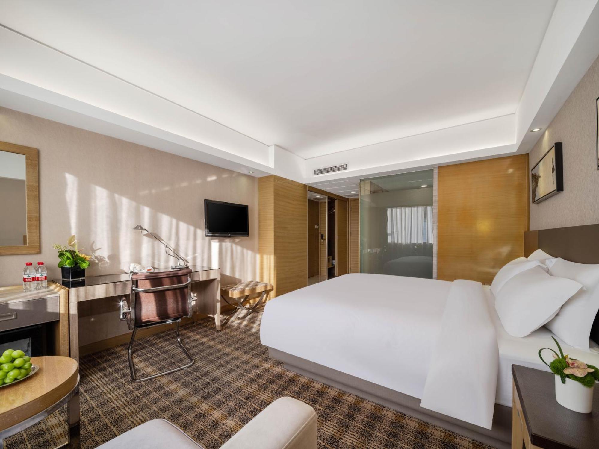 Grand Skylight Hotel Shenzhen: Business Zone Retreat with Perks Exterior photo