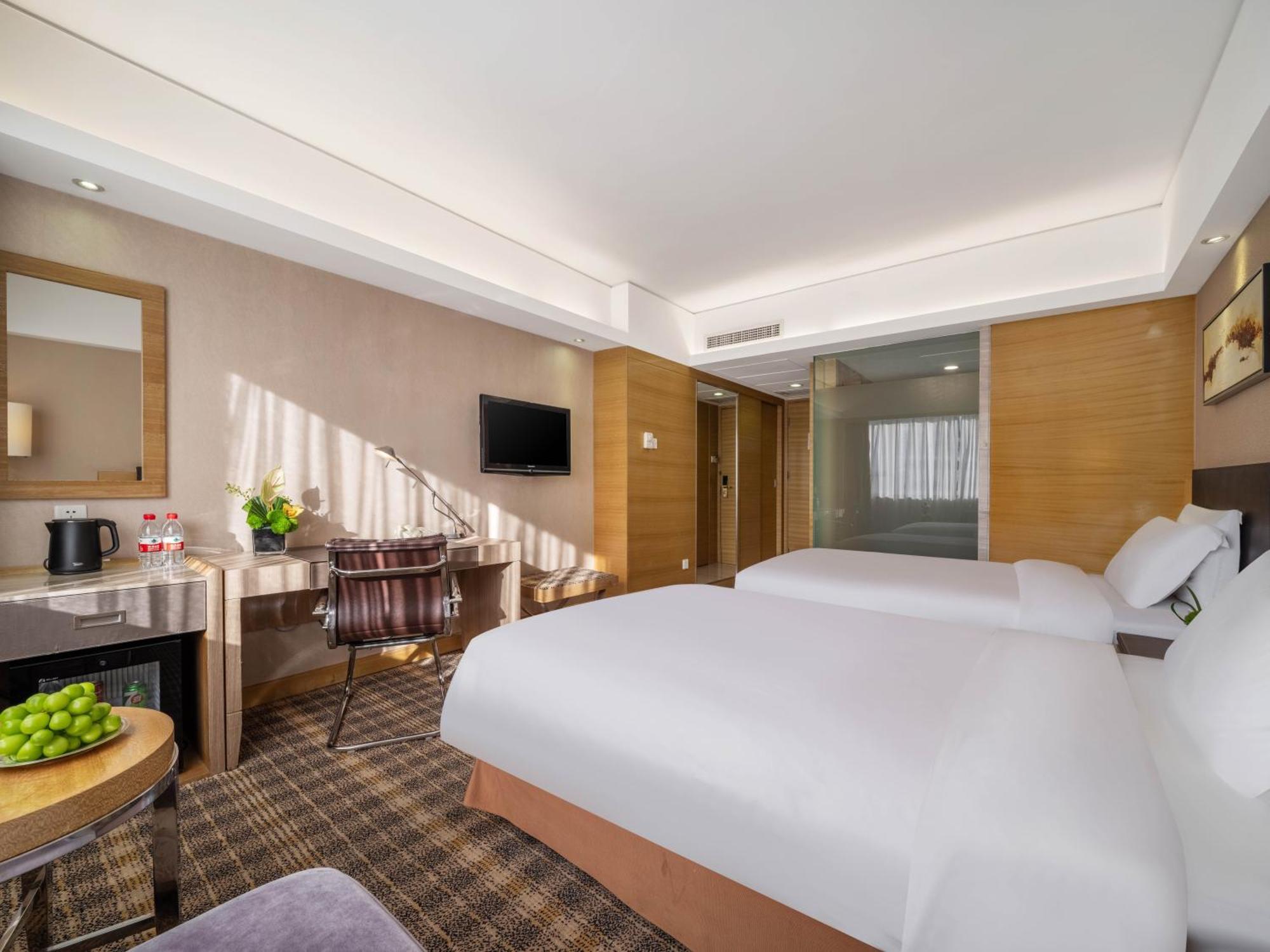Grand Skylight Hotel Shenzhen: Business Zone Retreat with Perks Exterior photo