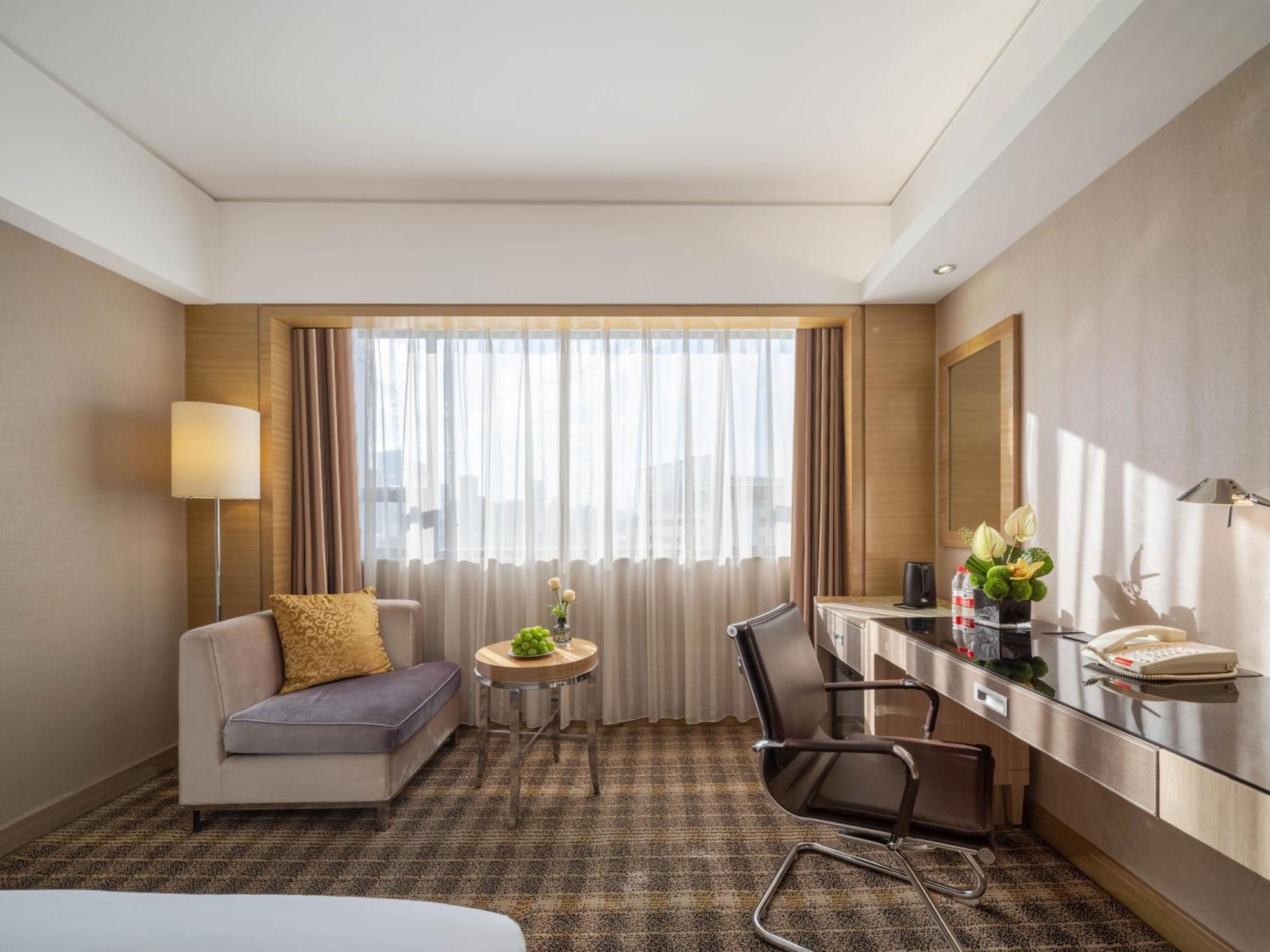 Grand Skylight Hotel Shenzhen: Business Zone Retreat with Perks Exterior photo
