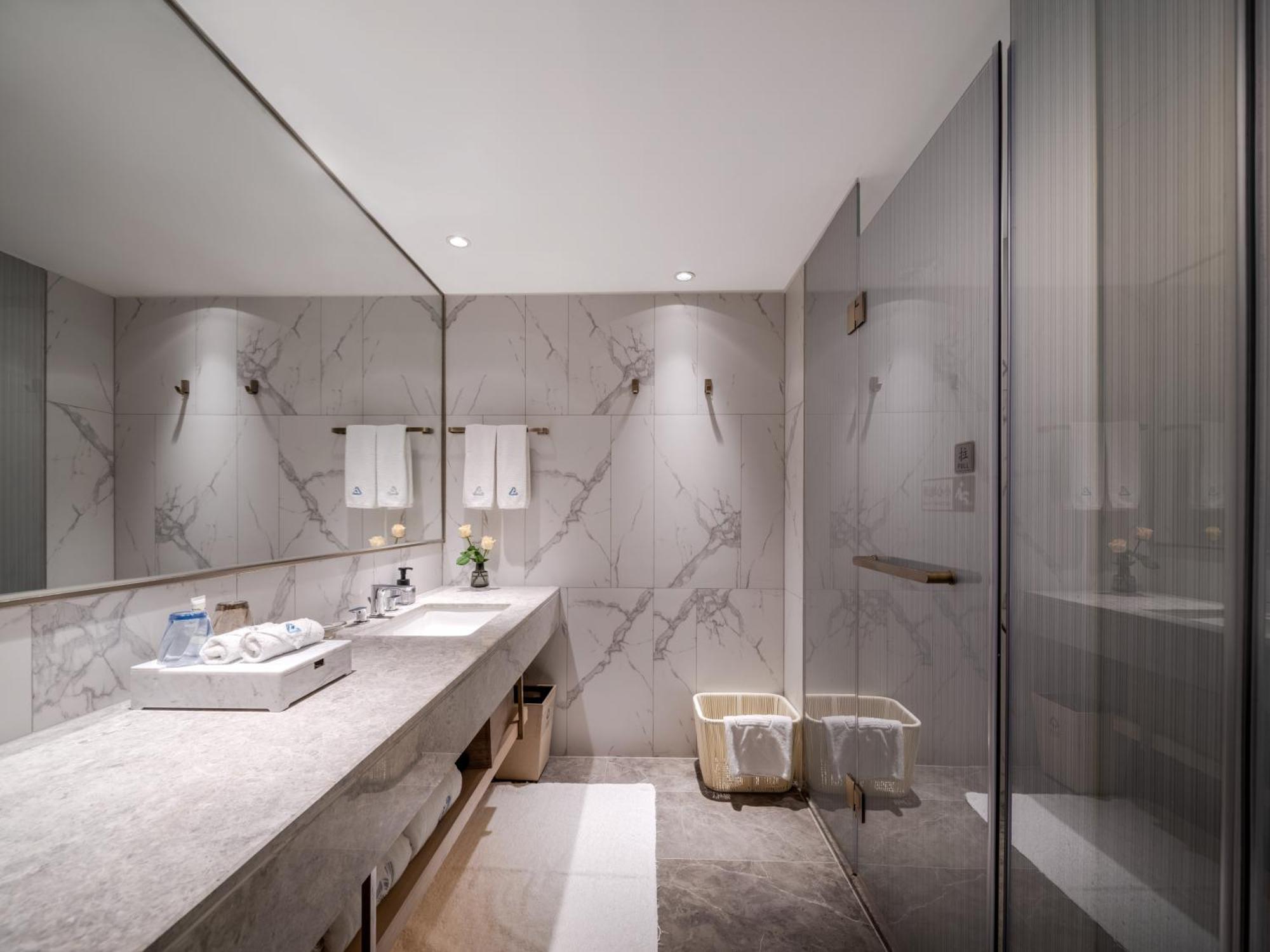 Grand Skylight Hotel Shenzhen: Business Zone Retreat with Perks Exterior photo