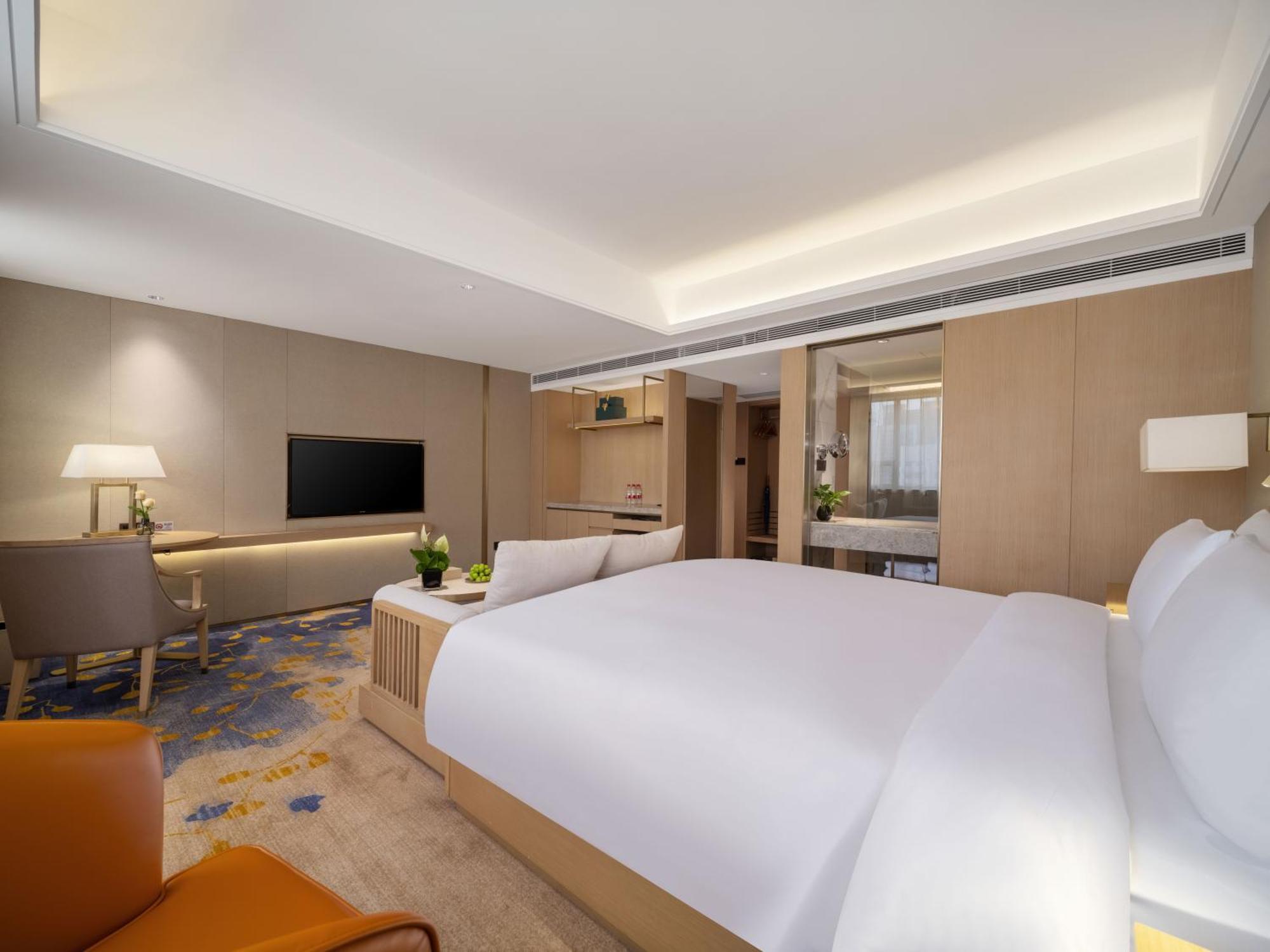 Grand Skylight Hotel Shenzhen: Business Zone Retreat with Perks Exterior photo