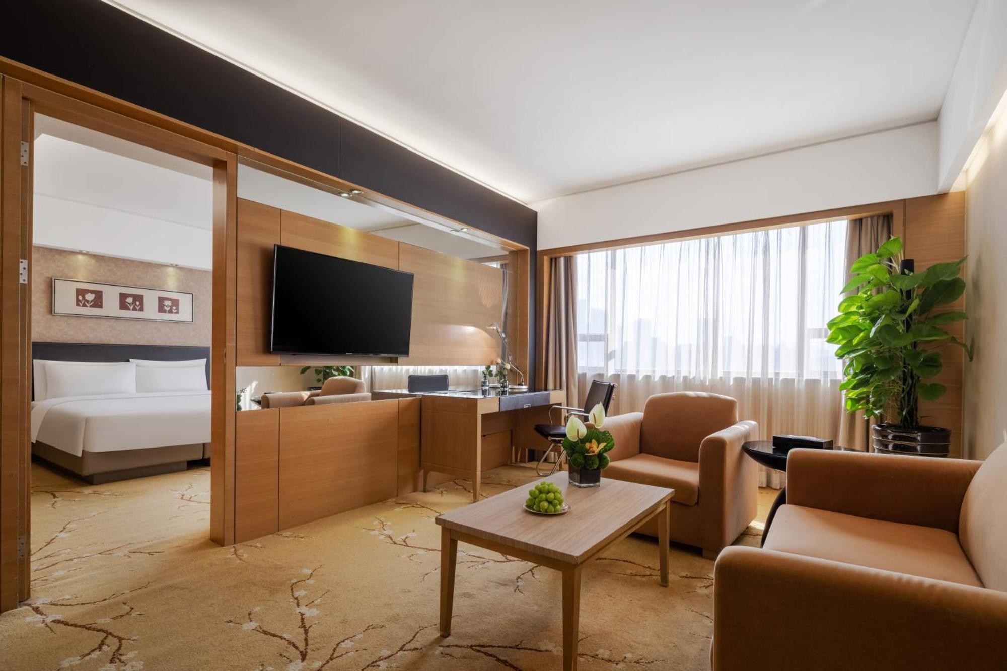 Grand Skylight Hotel Shenzhen: Business Zone Retreat with Perks Exterior photo