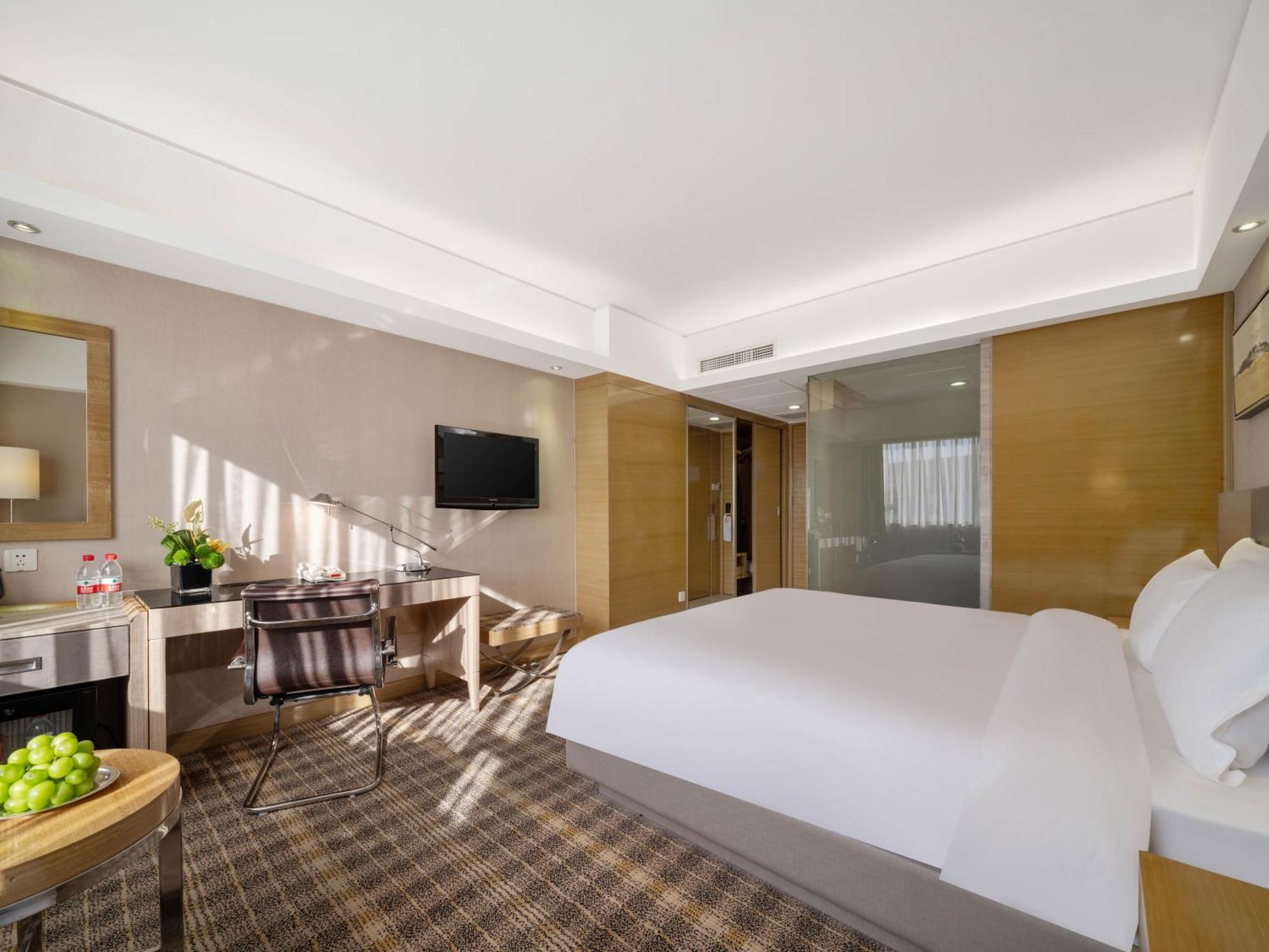 Grand Skylight Hotel Shenzhen: Business Zone Retreat with Perks Exterior photo