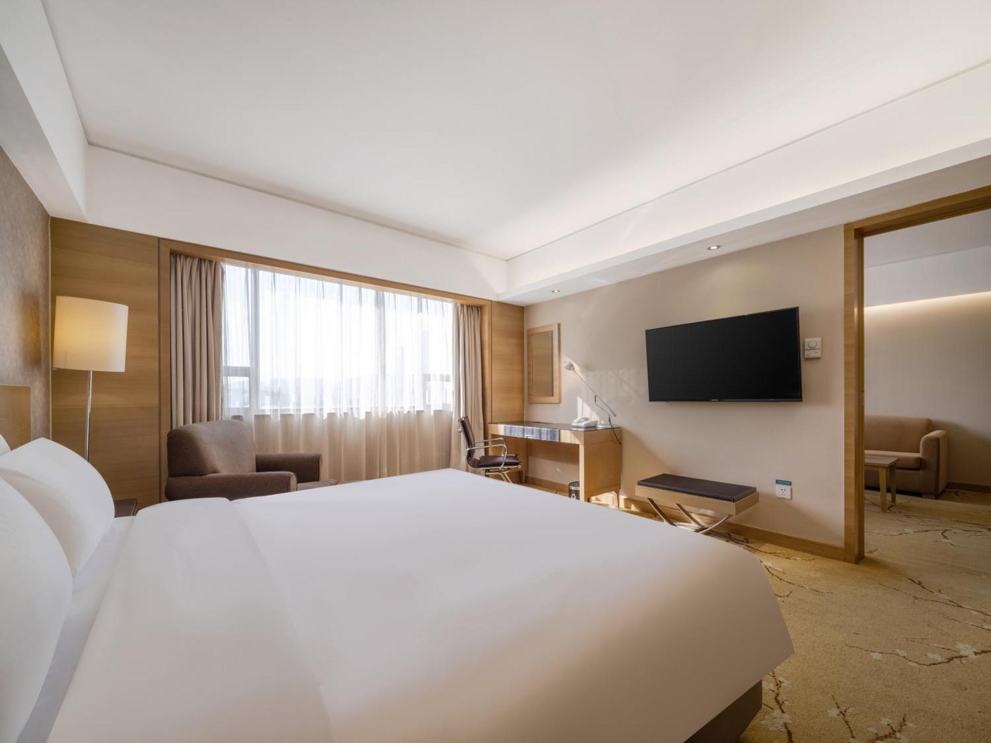Grand Skylight Hotel Shenzhen: Business Zone Retreat with Perks Exterior photo