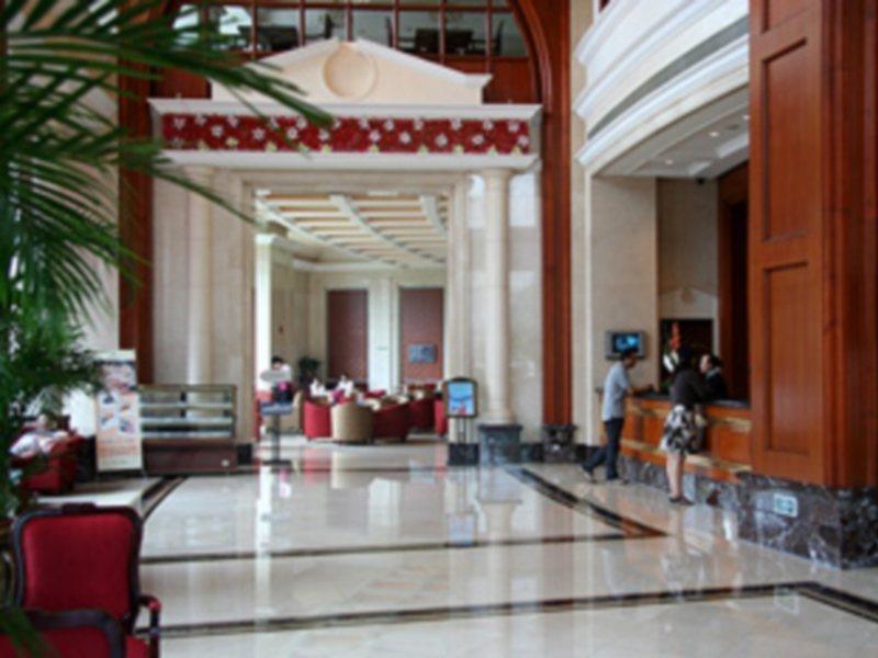 Grand Skylight Hotel Shenzhen: Business Zone Retreat with Perks Exterior photo